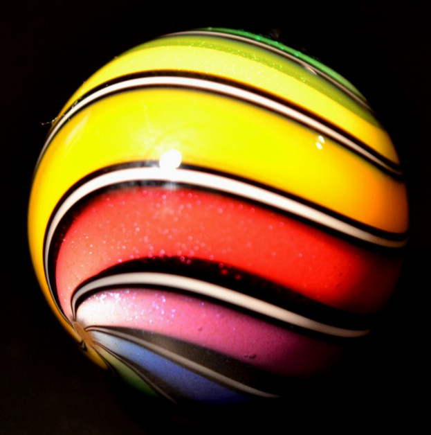 HOT HOUSE GLASS MARBLE/1.695″-CLASSIC DICHROIC BEACHBALL-YELLOW,LIME,ROYAL++
