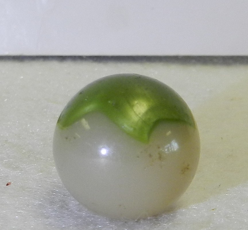 #19956m Vintage Peltier Glass Pearlized Patch Marble .62 Inches