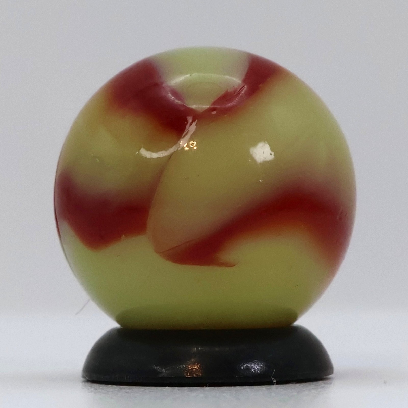 5/8″ Peltier National Line Rainbo Marble Red Bee NM+
