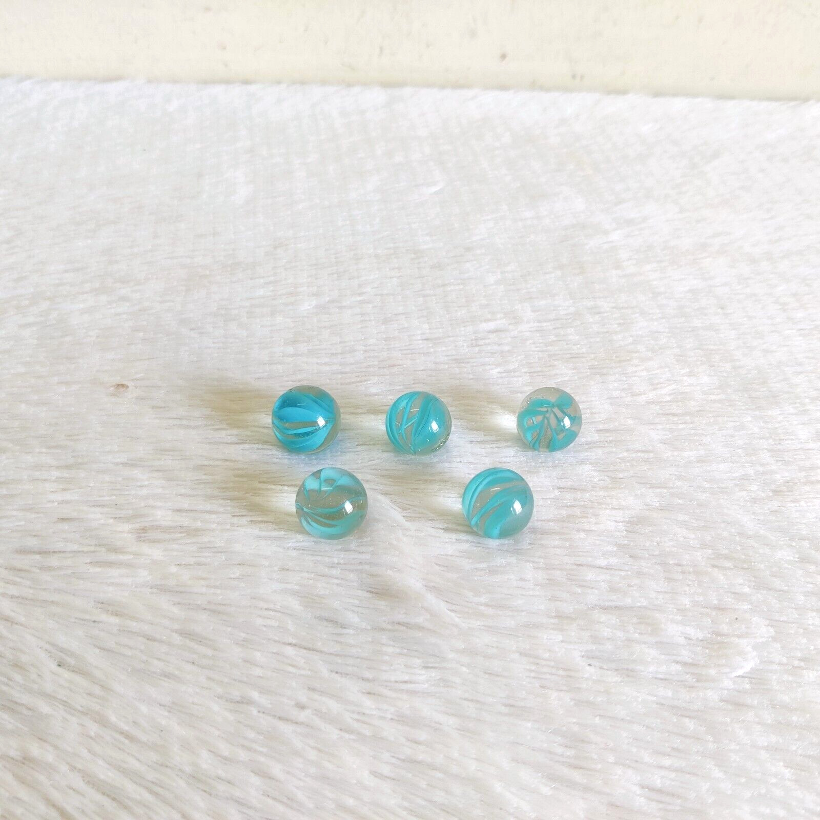 Vintage Old Beautifull Blue Shade Glass Marble Decorative Collectibles 5Pcs G157