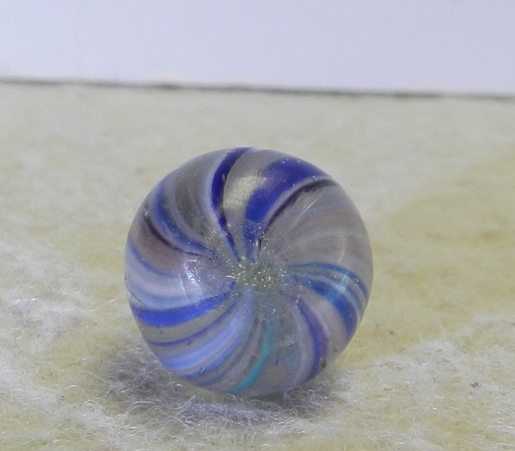 #15364m Little .49 Inches Peewee German Handmade Onionskin Marble NM+