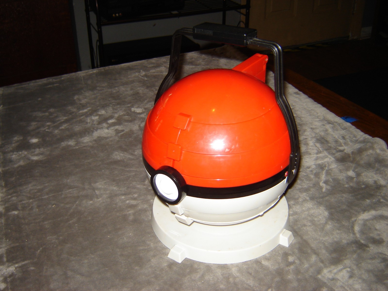 1999 Pokemon Pokeball Carrying Case w/Trainer Set 30 Marbles Total Ex Condition