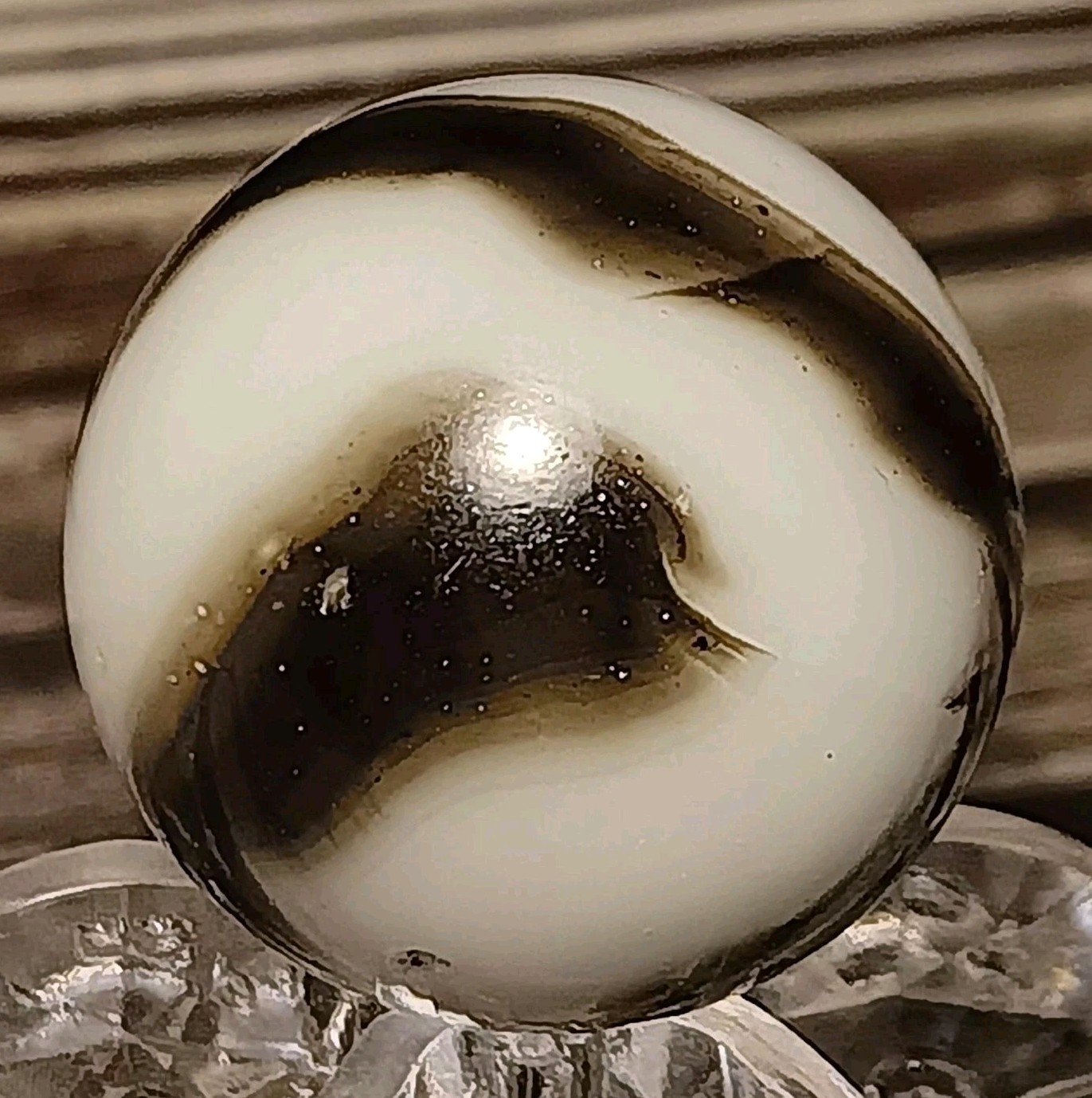 RARE PELTIER NLR ZEBRA MARBLE. W-GREEN AV. .66″ NM(+). UV ACTIVE. HTF