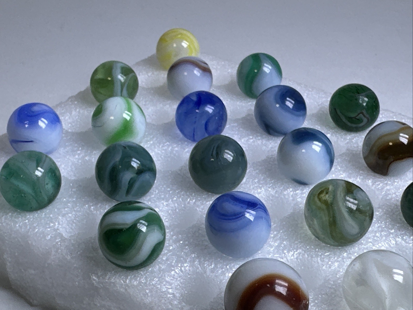 370 Lot Of 30 Vintage Cairo Swirl Marbles!