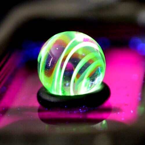 BRYAN TRILLAS GLASS MARBLE/.578″-BLACKLIGHT RAINBOW CORKSCREW-TURQ.,RED,VIOLET +