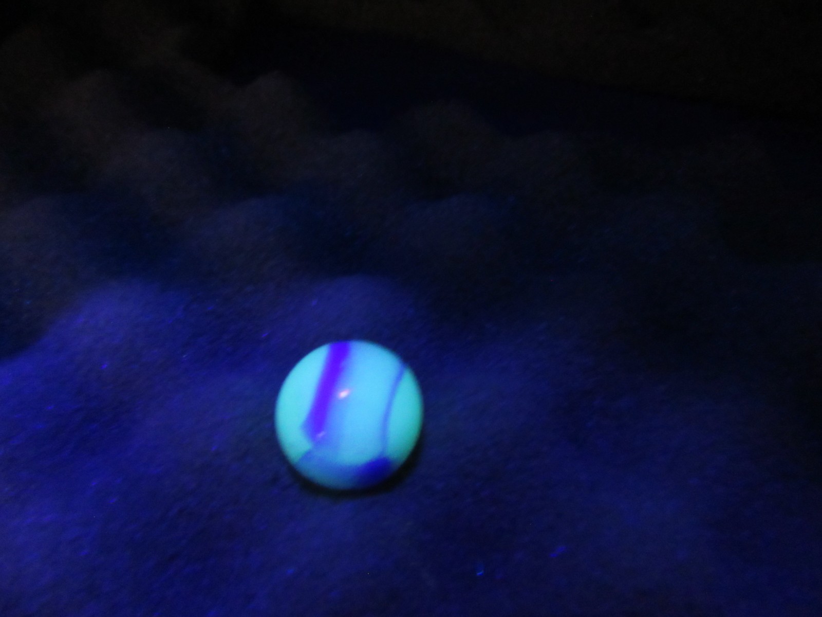 ANTIQUE PELTIER GLASS MARBLE. RAINBO BLUE 5/8″ UV Pre-1938