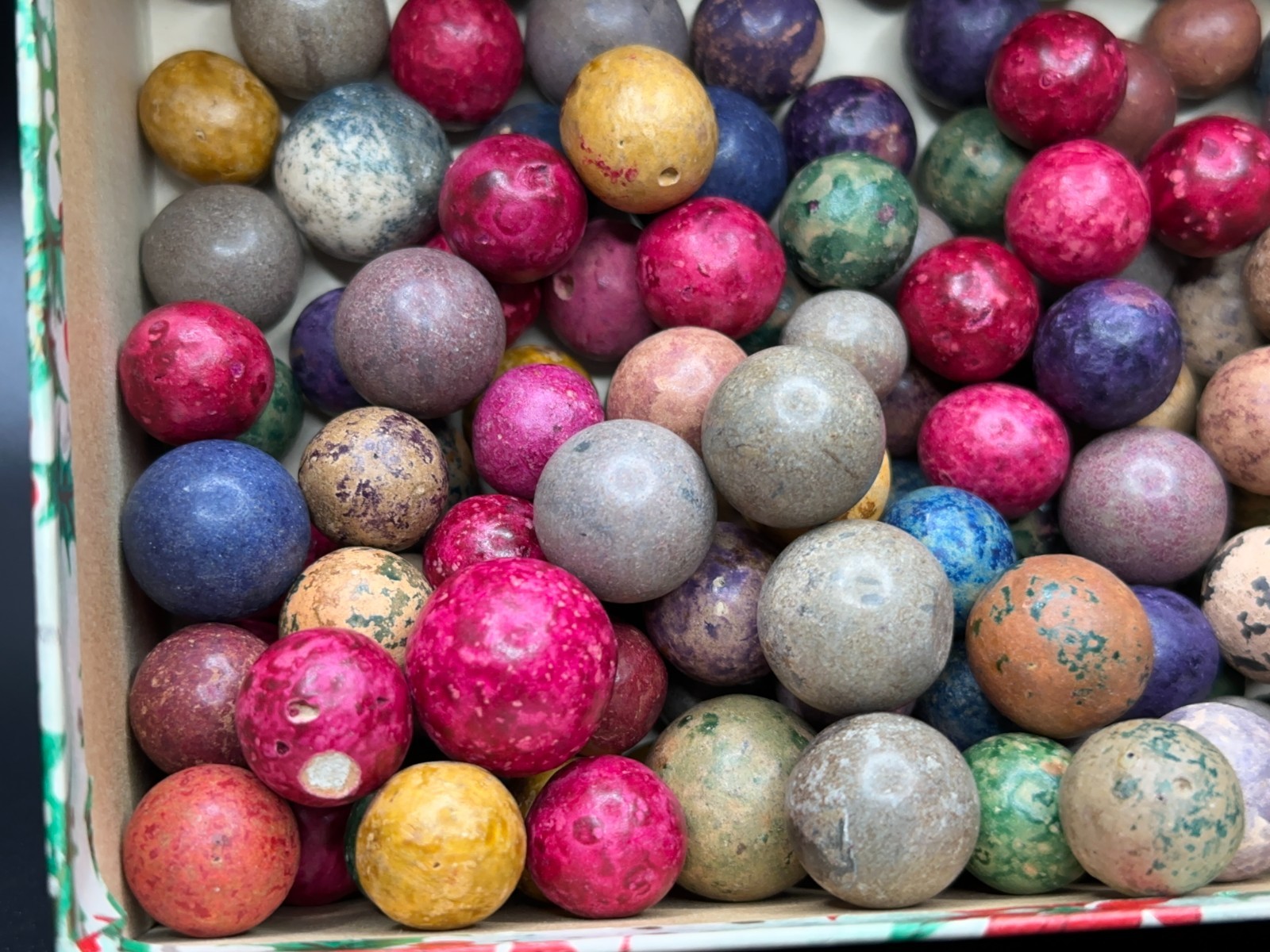 (125) KILLER Antique Vintage COLORFUL CLAY MARBLES Multi-Color Lot w/Old BOX!