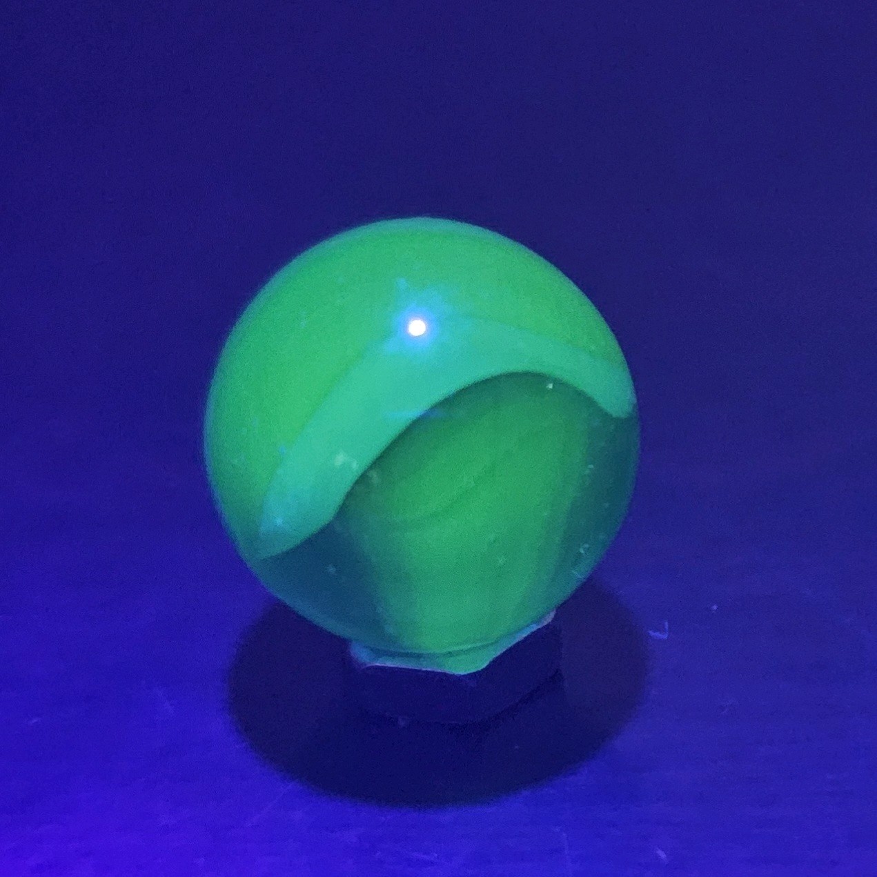 C E Bogard Floppy Green Uranium Glow 4 Lobe Cats Eye Clear Glass .625 Marble