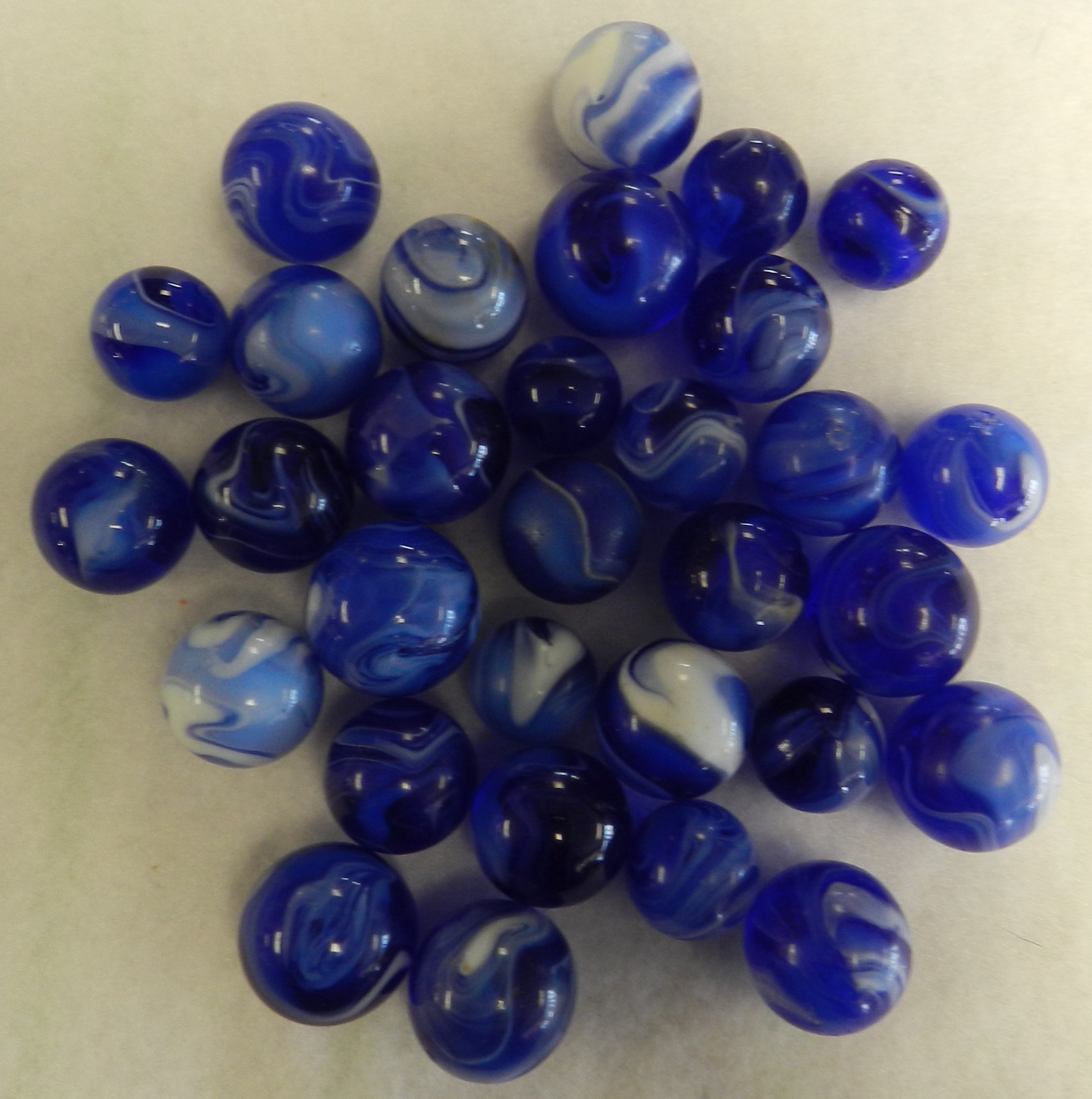 #20511m Vintage Group or Lot of 30 Mixed Company Ungraded Blue Slag Marbles